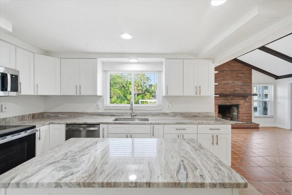 For Rent: $2,400 (3 beds, 1 baths, 1524 Square Feet)