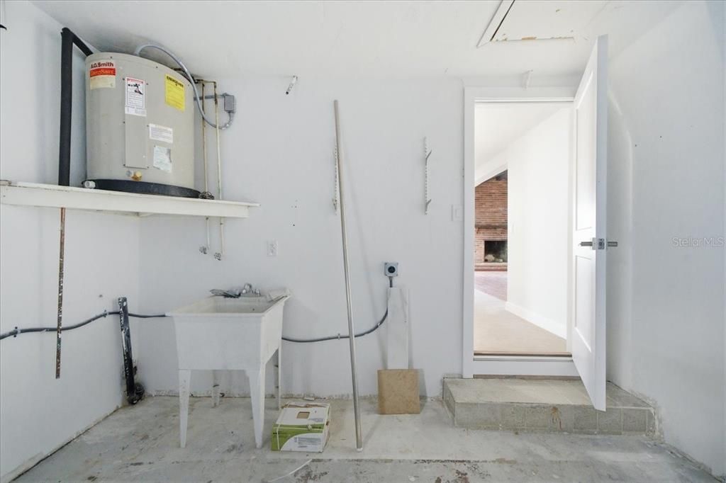 For Rent: $2,400 (3 beds, 1 baths, 1524 Square Feet)