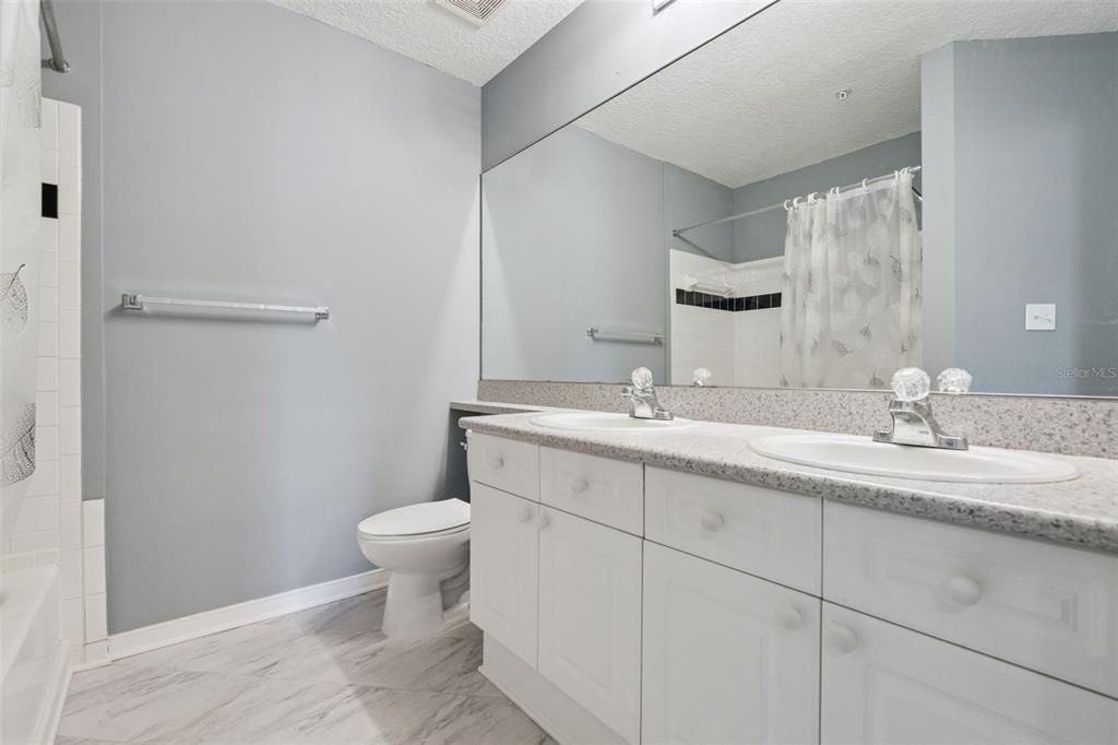 待售: $259,000 (2 贝兹, 2 浴室, 1360 平方英尺)