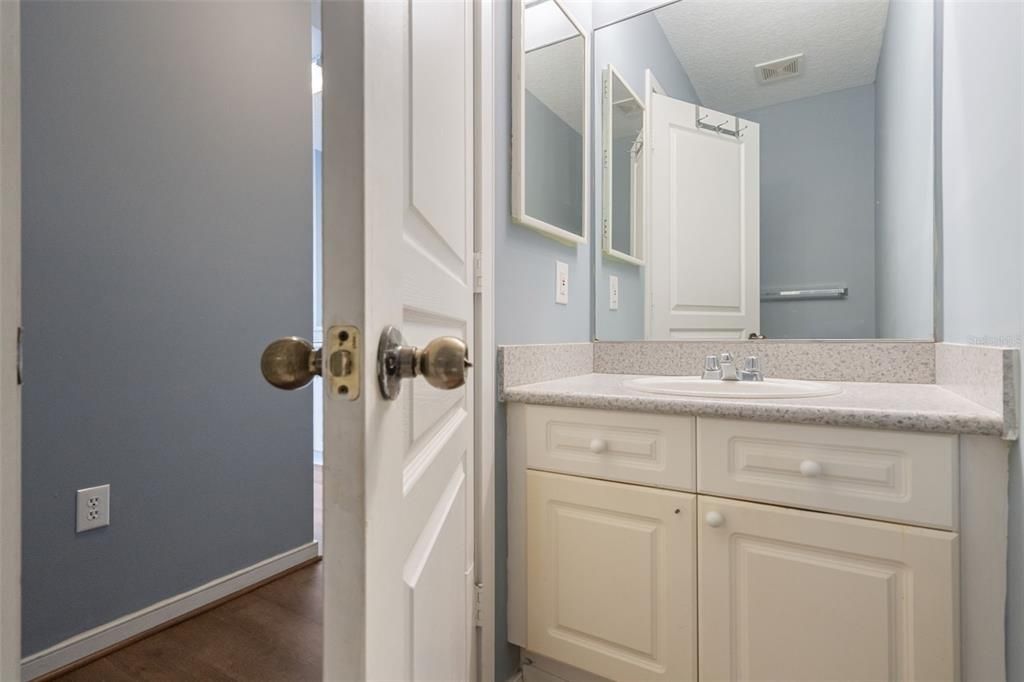 待售: $259,000 (2 贝兹, 2 浴室, 1360 平方英尺)