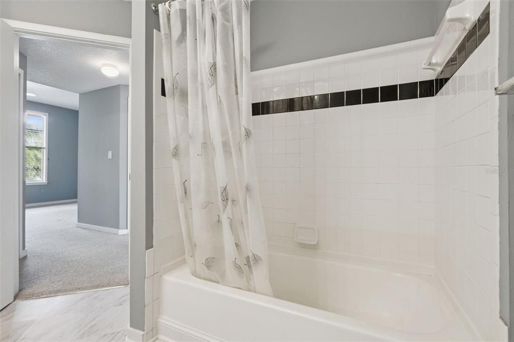 待售: $259,000 (2 贝兹, 2 浴室, 1360 平方英尺)