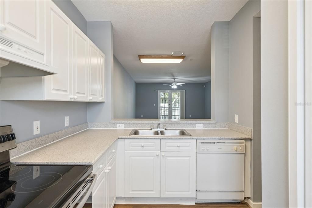 待售: $259,000 (2 贝兹, 2 浴室, 1360 平方英尺)