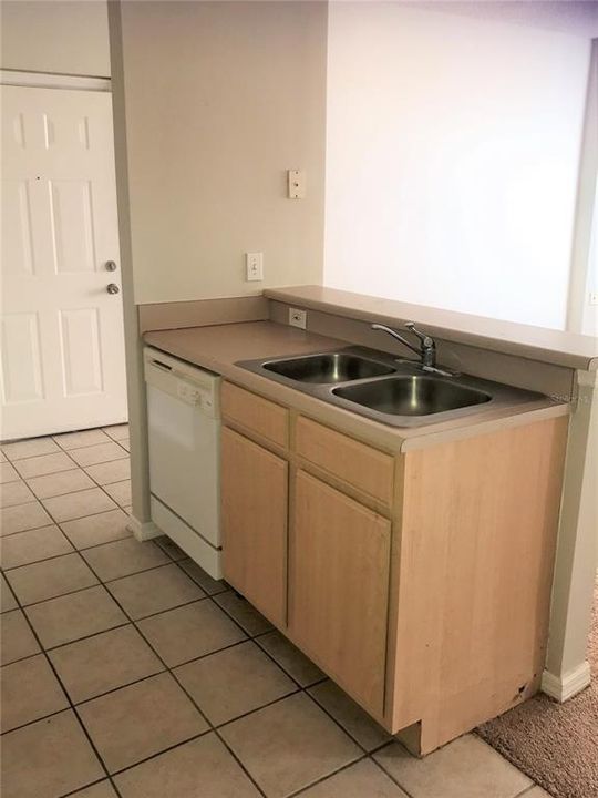 For Rent: $1,200 (1 beds, 1 baths, 643 Square Feet)