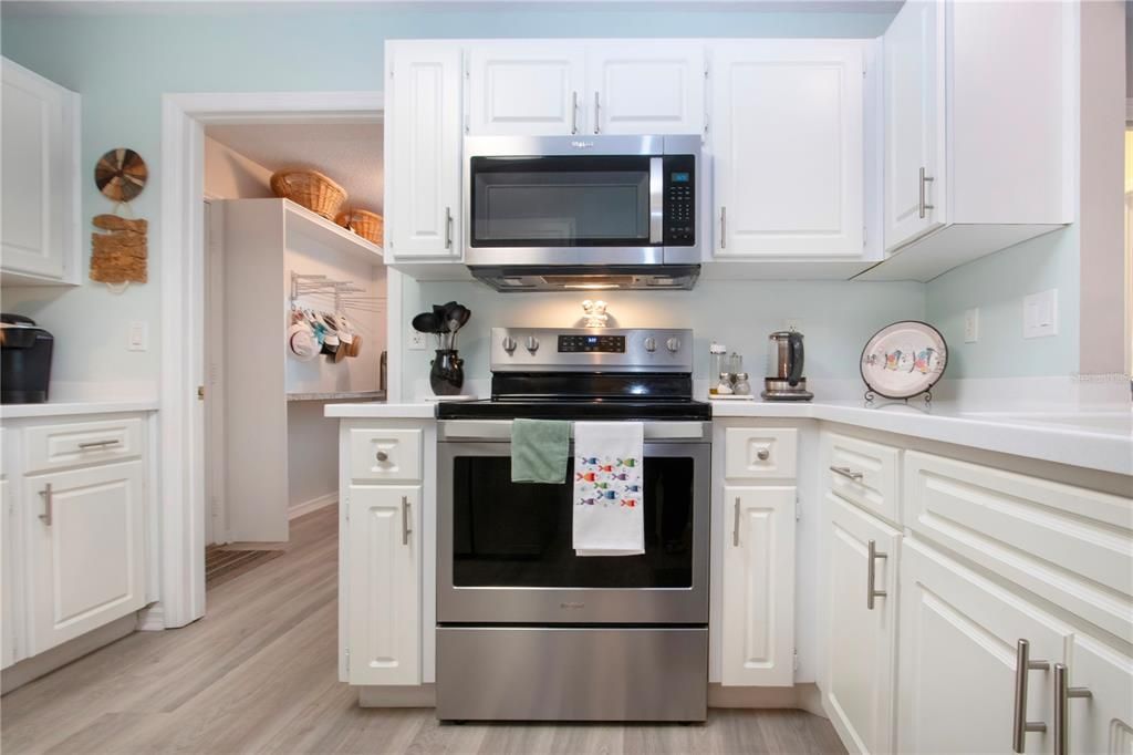 На продажу: $369,900 (2 спален, 2 ванн, 1860 Квадратных фут)