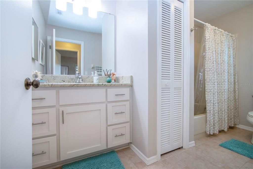 На продажу: $369,900 (2 спален, 2 ванн, 1860 Квадратных фут)