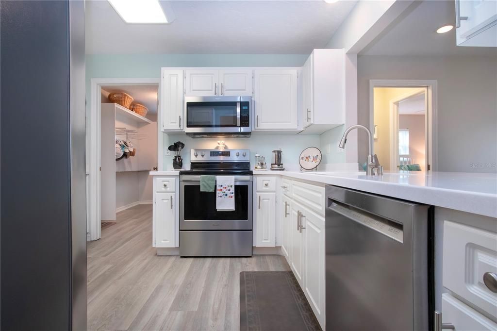 На продажу: $369,900 (2 спален, 2 ванн, 1860 Квадратных фут)