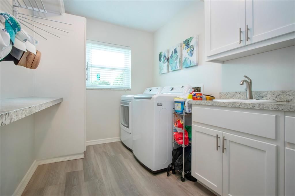 На продажу: $369,900 (2 спален, 2 ванн, 1860 Квадратных фут)