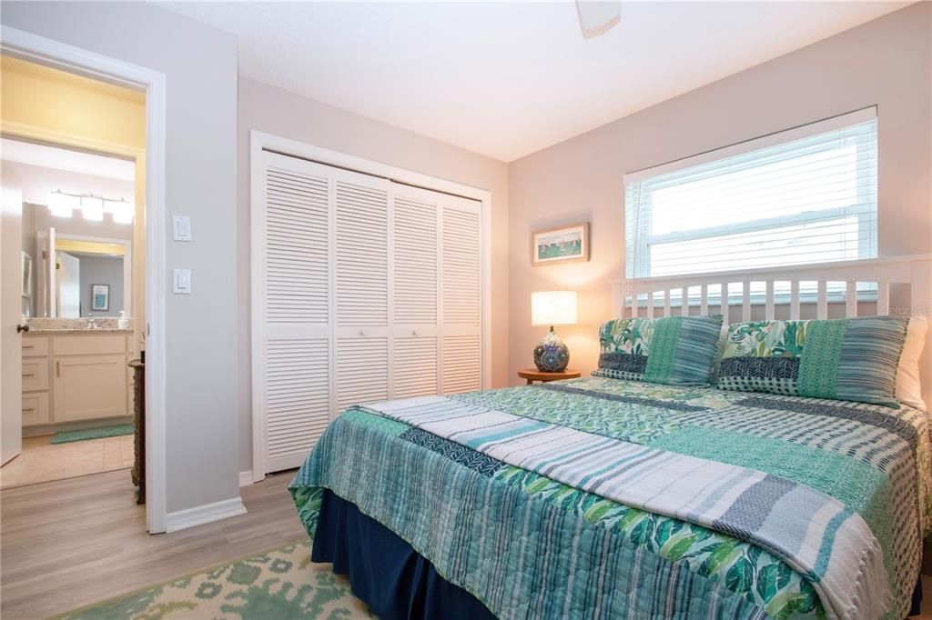 На продажу: $369,900 (2 спален, 2 ванн, 1860 Квадратных фут)