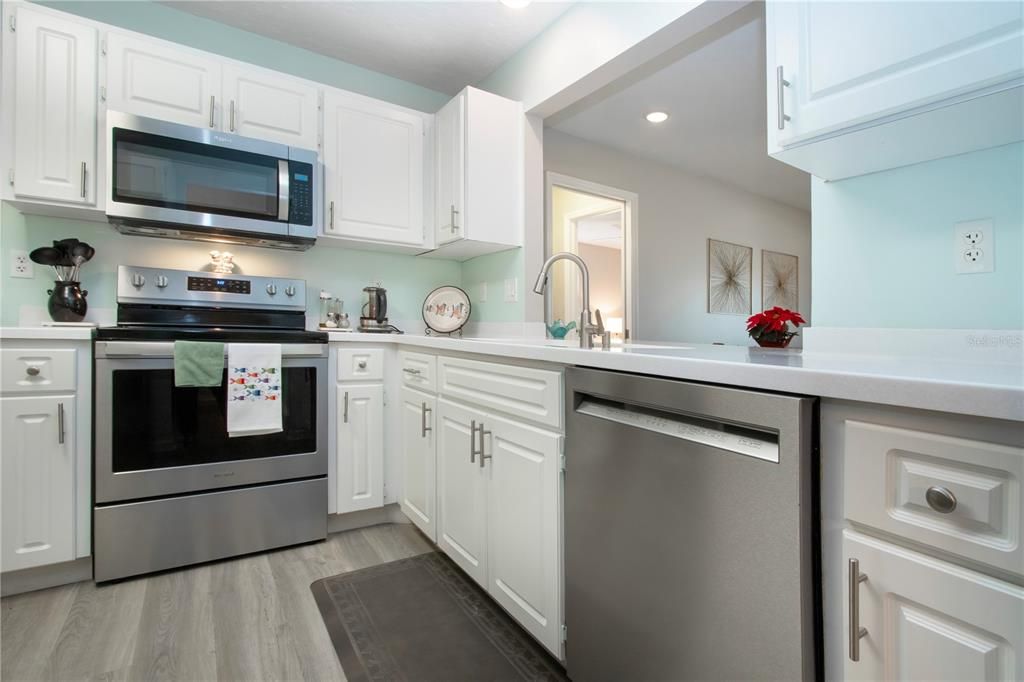 На продажу: $369,900 (2 спален, 2 ванн, 1860 Квадратных фут)