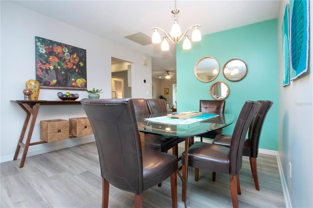 На продажу: $369,900 (2 спален, 2 ванн, 1860 Квадратных фут)