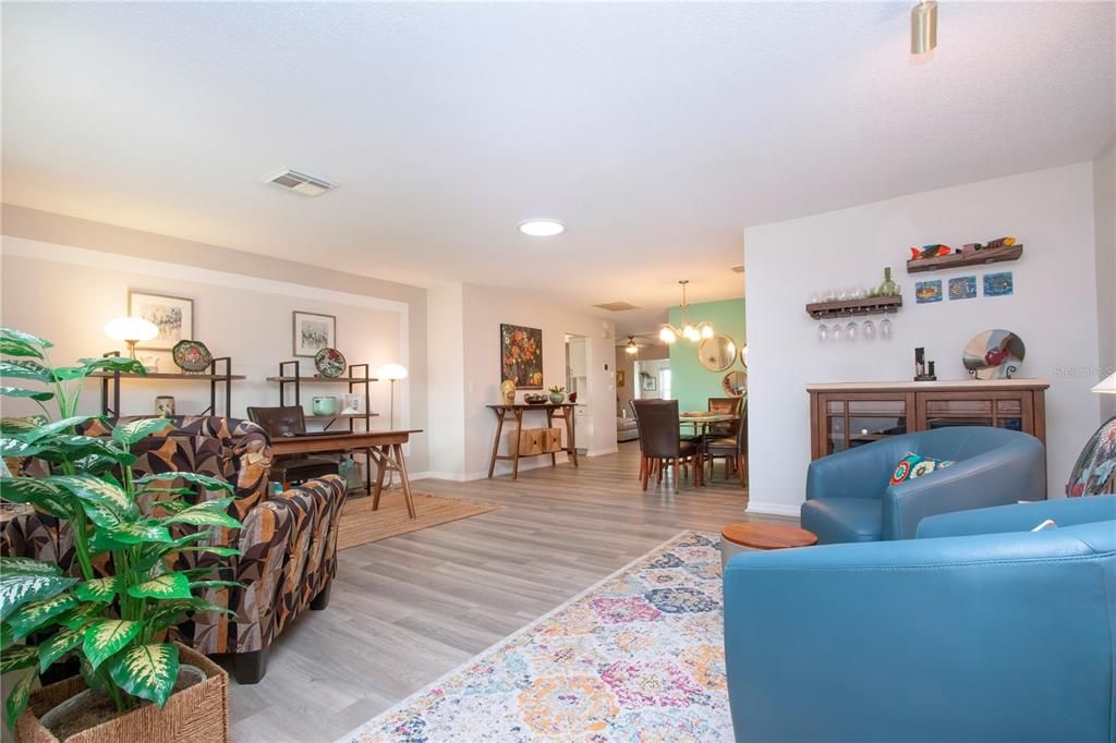 На продажу: $369,900 (2 спален, 2 ванн, 1860 Квадратных фут)