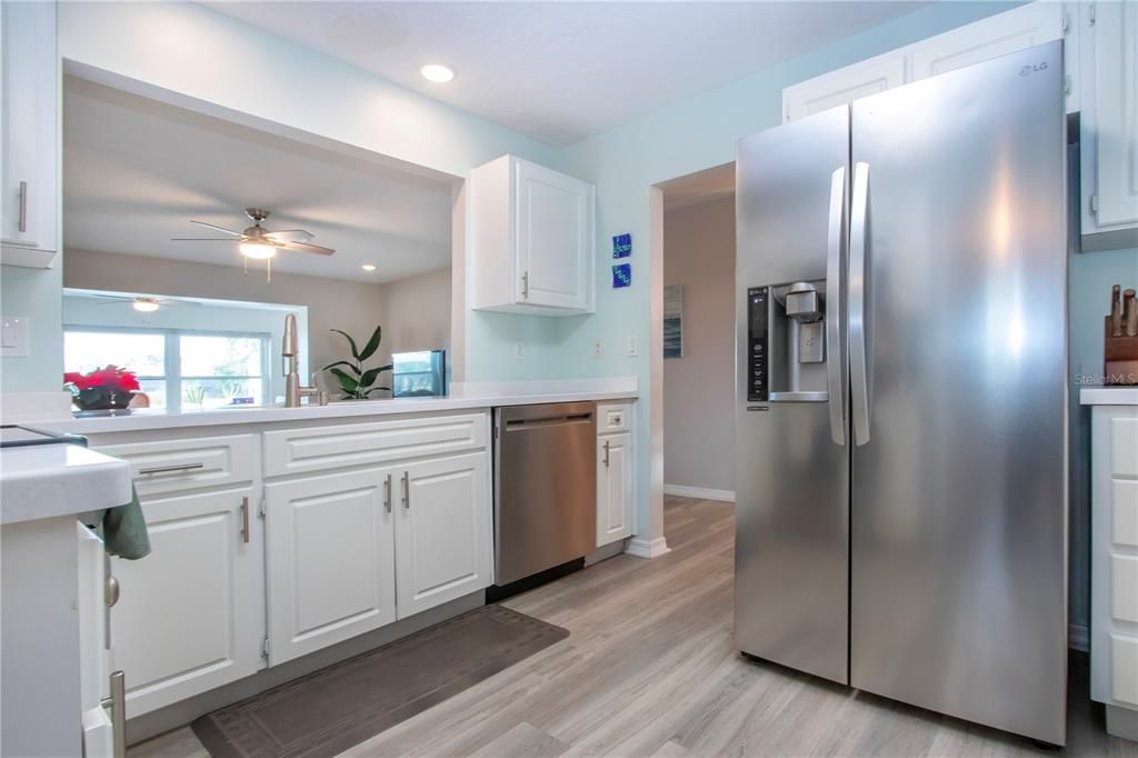 На продажу: $369,900 (2 спален, 2 ванн, 1860 Квадратных фут)