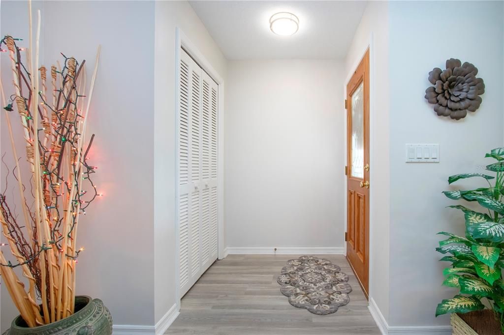 На продажу: $369,900 (2 спален, 2 ванн, 1860 Квадратных фут)