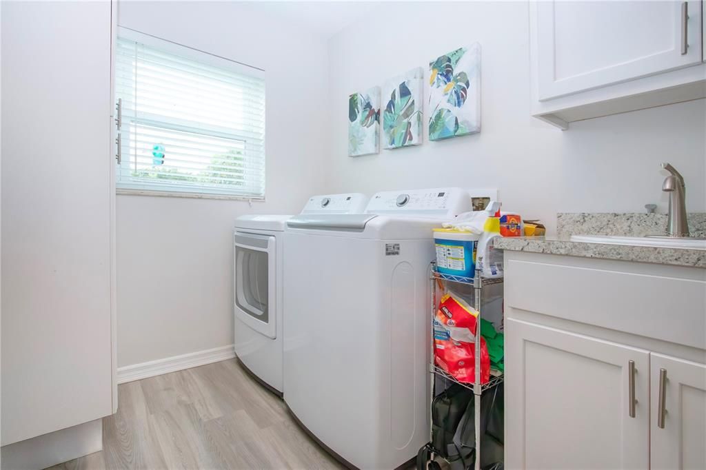 На продажу: $369,900 (2 спален, 2 ванн, 1860 Квадратных фут)