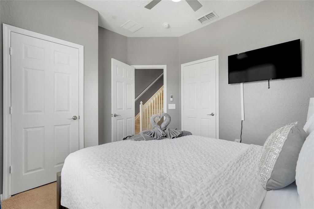 For Sale: $429,000 (3 beds, 3 baths, 1440 Square Feet)