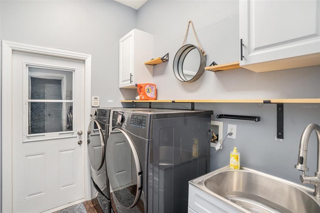 For Sale: $560,000 (4 beds, 3 baths, 2437 Square Feet)