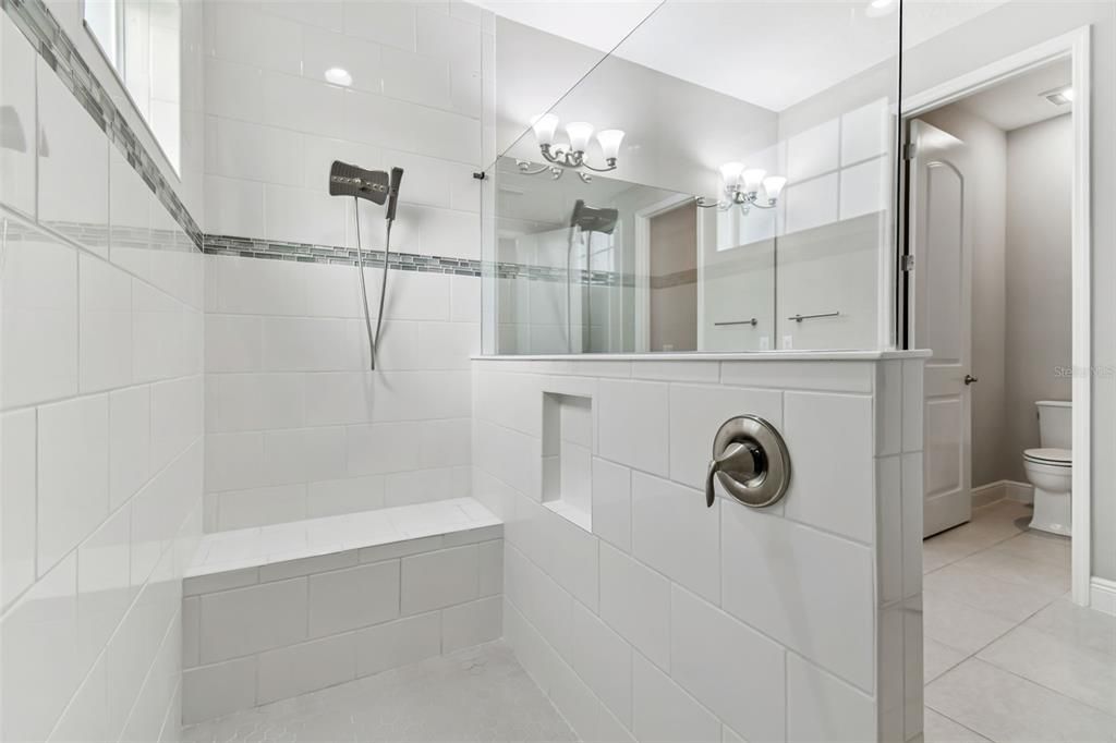 For Sale: $599,900 (4 beds, 3 baths, 2543 Square Feet)