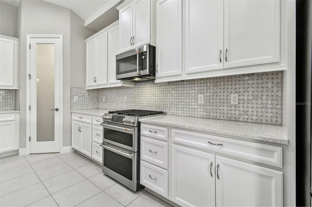 For Sale: $599,900 (4 beds, 3 baths, 2543 Square Feet)