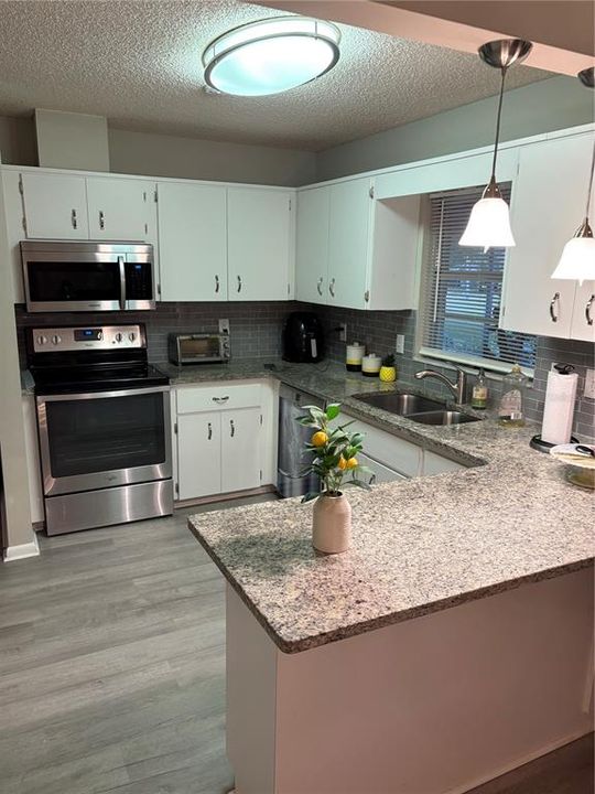 待售: $178,900 (2 贝兹, 2 浴室, 1409 平方英尺)