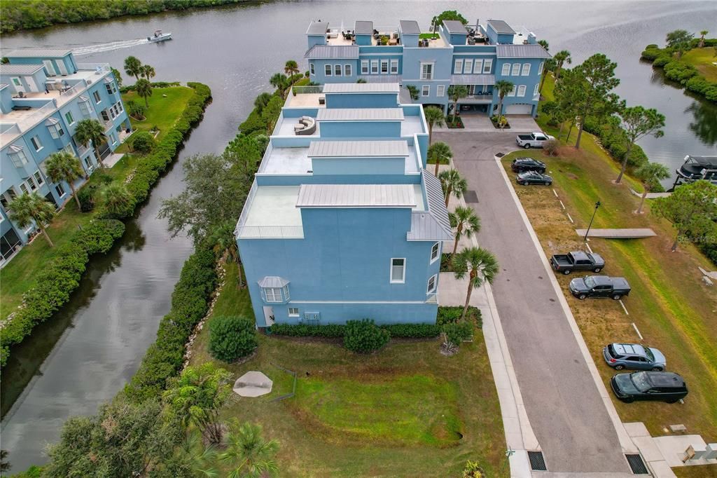 For Sale: $749,900 (3 beds, 3 baths, 2600 Square Feet)