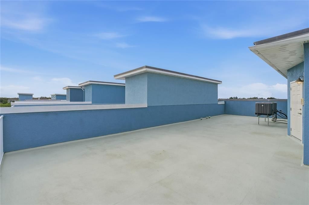 For Sale: $749,900 (3 beds, 3 baths, 2600 Square Feet)