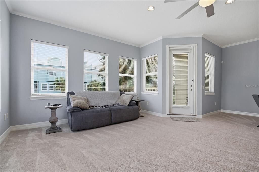 For Sale: $749,900 (3 beds, 3 baths, 2600 Square Feet)