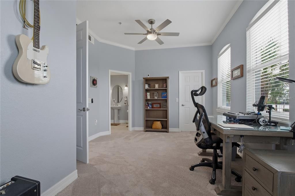 For Sale: $749,900 (3 beds, 3 baths, 2600 Square Feet)