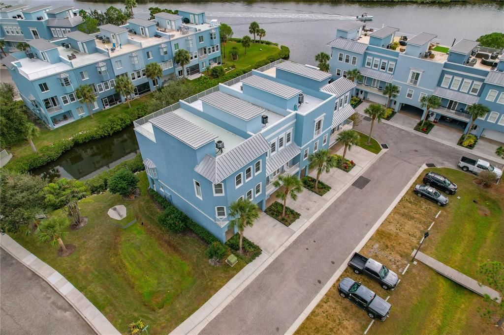 For Sale: $749,900 (3 beds, 3 baths, 2600 Square Feet)