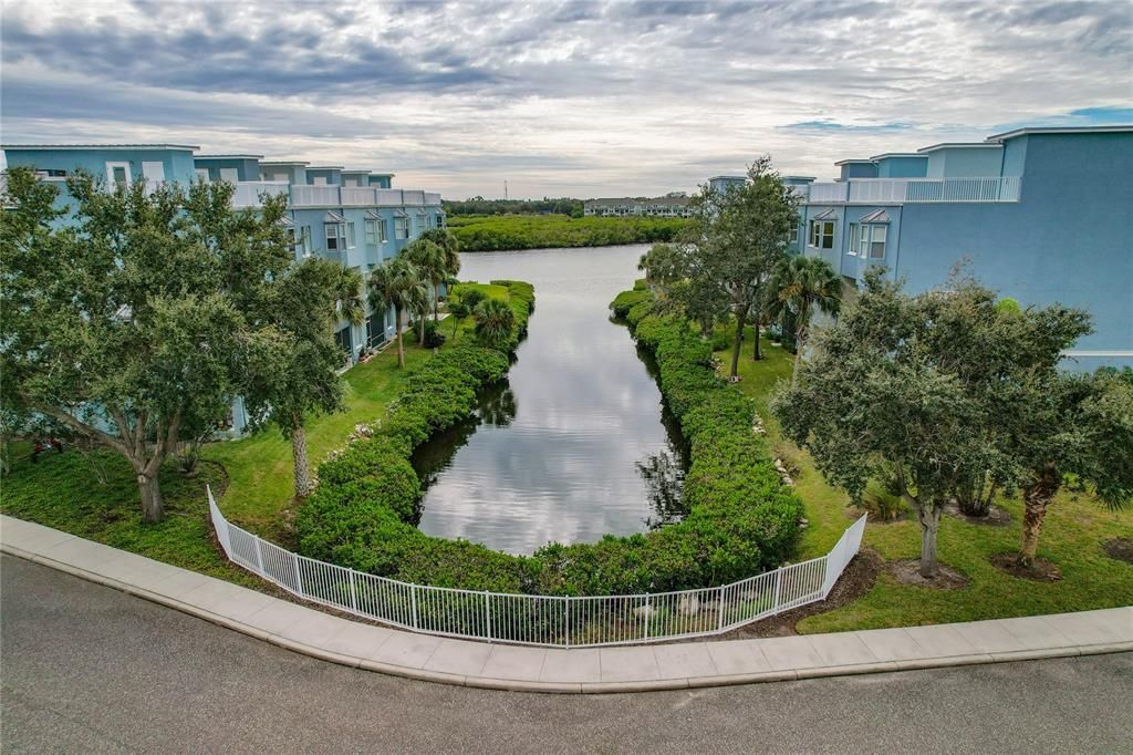 For Sale: $749,900 (3 beds, 3 baths, 2600 Square Feet)