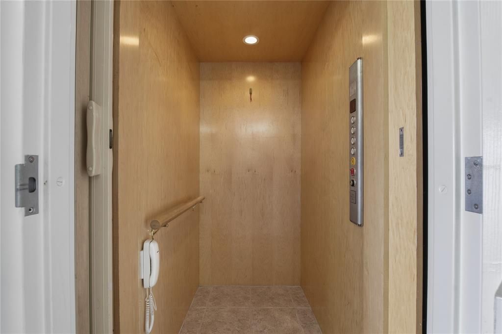 For Sale: $749,900 (3 beds, 3 baths, 2600 Square Feet)