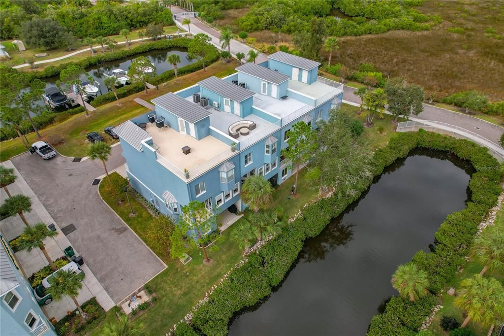 For Sale: $749,900 (3 beds, 3 baths, 2600 Square Feet)