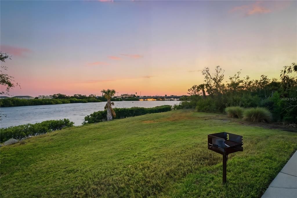 For Sale: $749,900 (3 beds, 3 baths, 2600 Square Feet)