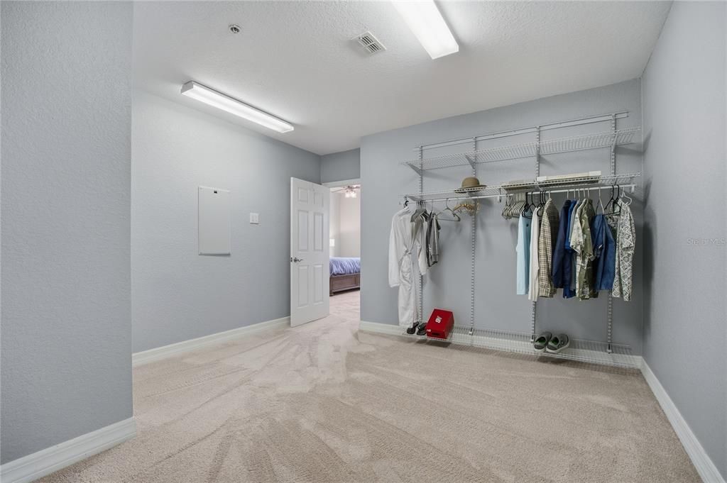 For Sale: $749,900 (3 beds, 3 baths, 2600 Square Feet)