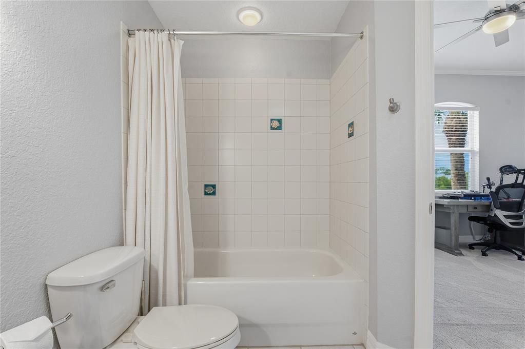 For Sale: $749,900 (3 beds, 3 baths, 2600 Square Feet)