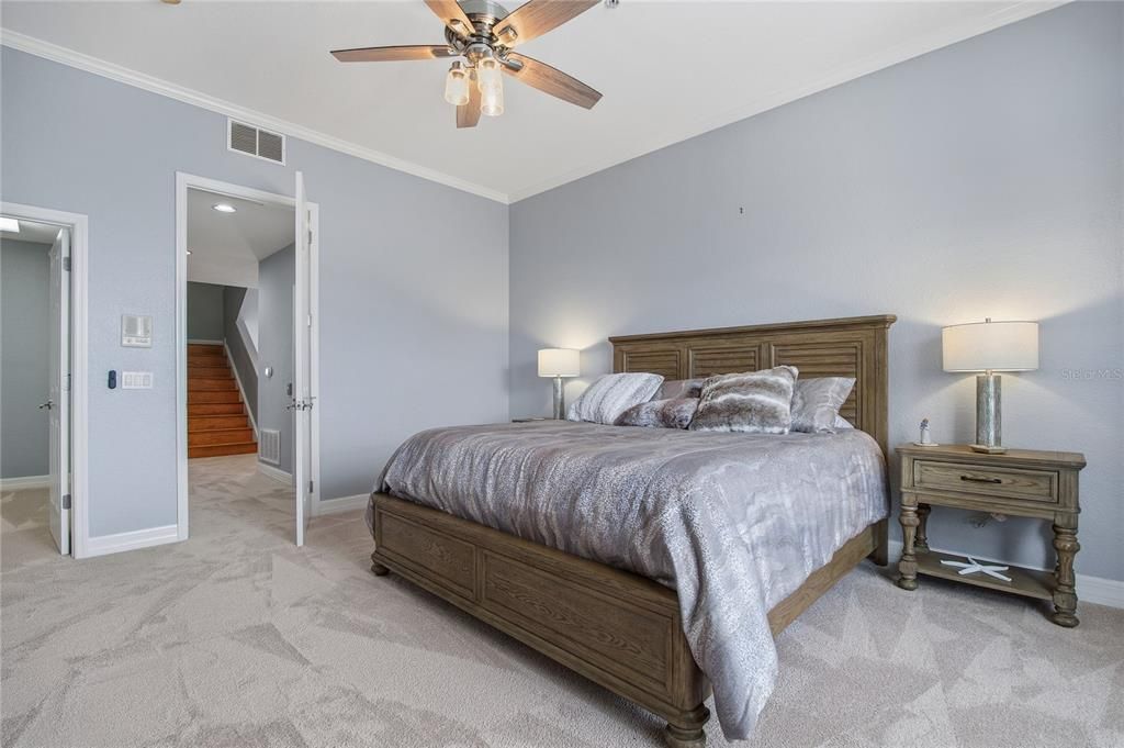 For Sale: $749,900 (3 beds, 3 baths, 2600 Square Feet)