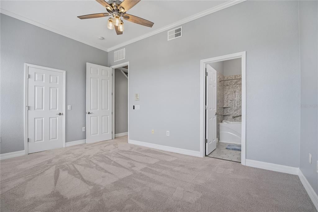 For Sale: $749,900 (3 beds, 3 baths, 2600 Square Feet)