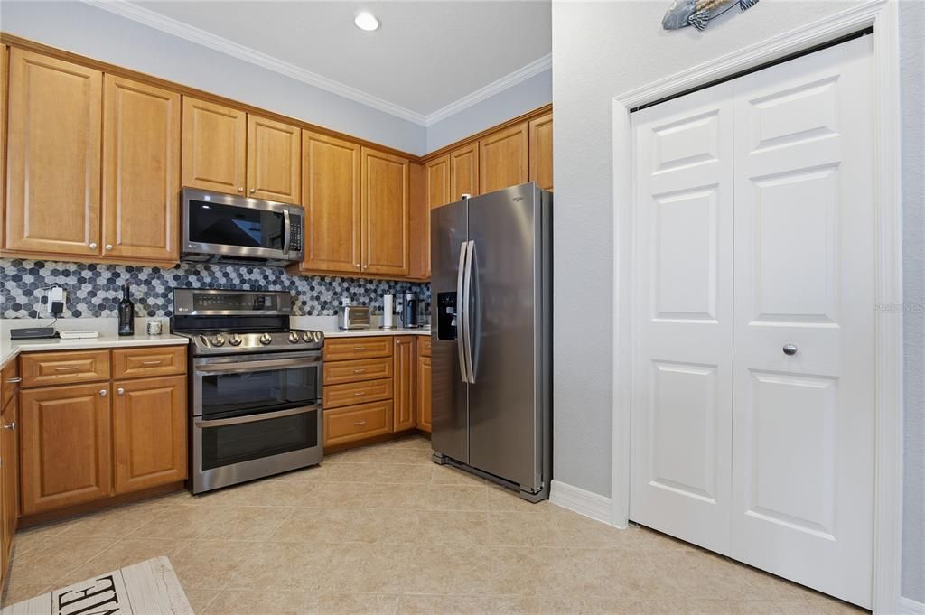 For Sale: $749,900 (3 beds, 3 baths, 2600 Square Feet)