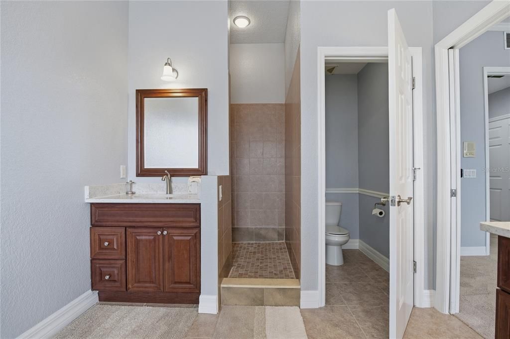 For Sale: $749,900 (3 beds, 3 baths, 2600 Square Feet)