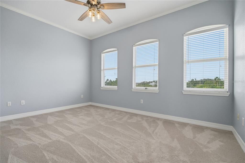 For Sale: $749,900 (3 beds, 3 baths, 2600 Square Feet)