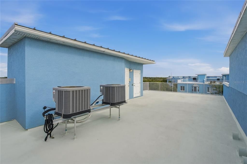 For Sale: $749,900 (3 beds, 3 baths, 2600 Square Feet)