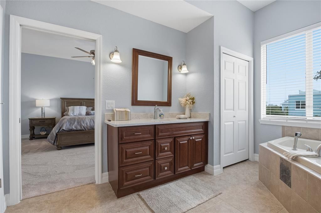 For Sale: $749,900 (3 beds, 3 baths, 2600 Square Feet)