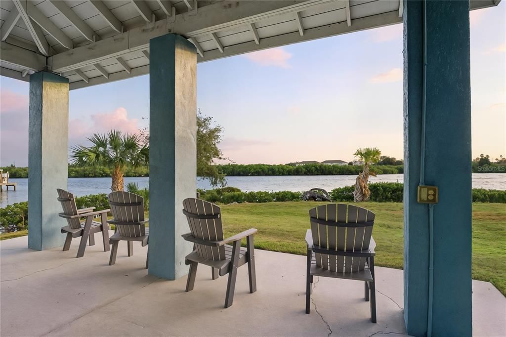 For Sale: $749,900 (3 beds, 3 baths, 2600 Square Feet)