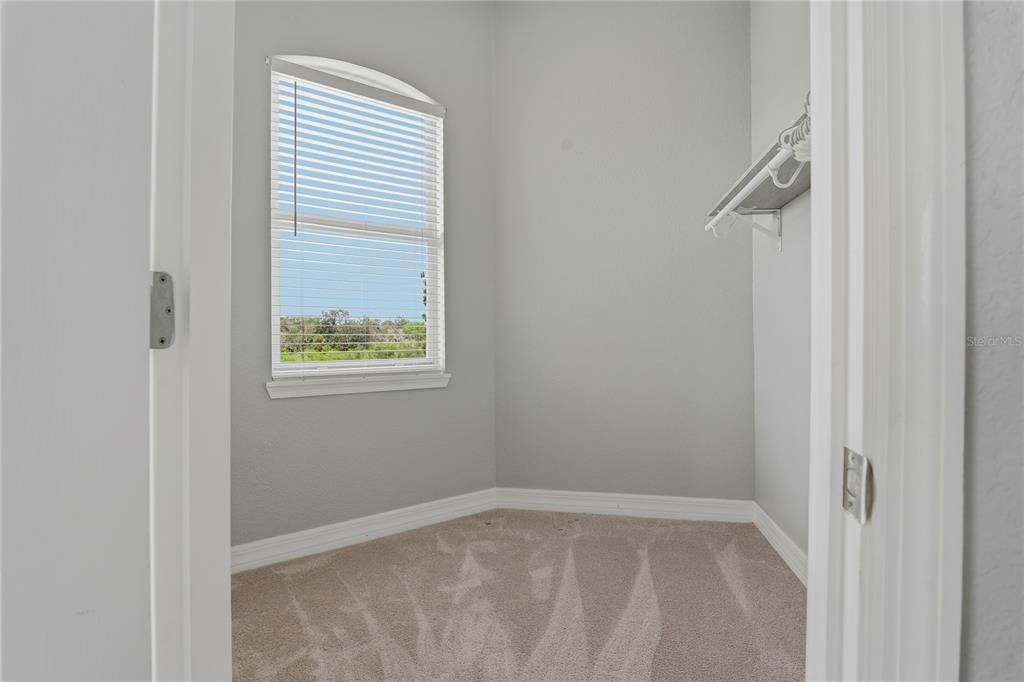 For Sale: $749,900 (3 beds, 3 baths, 2600 Square Feet)