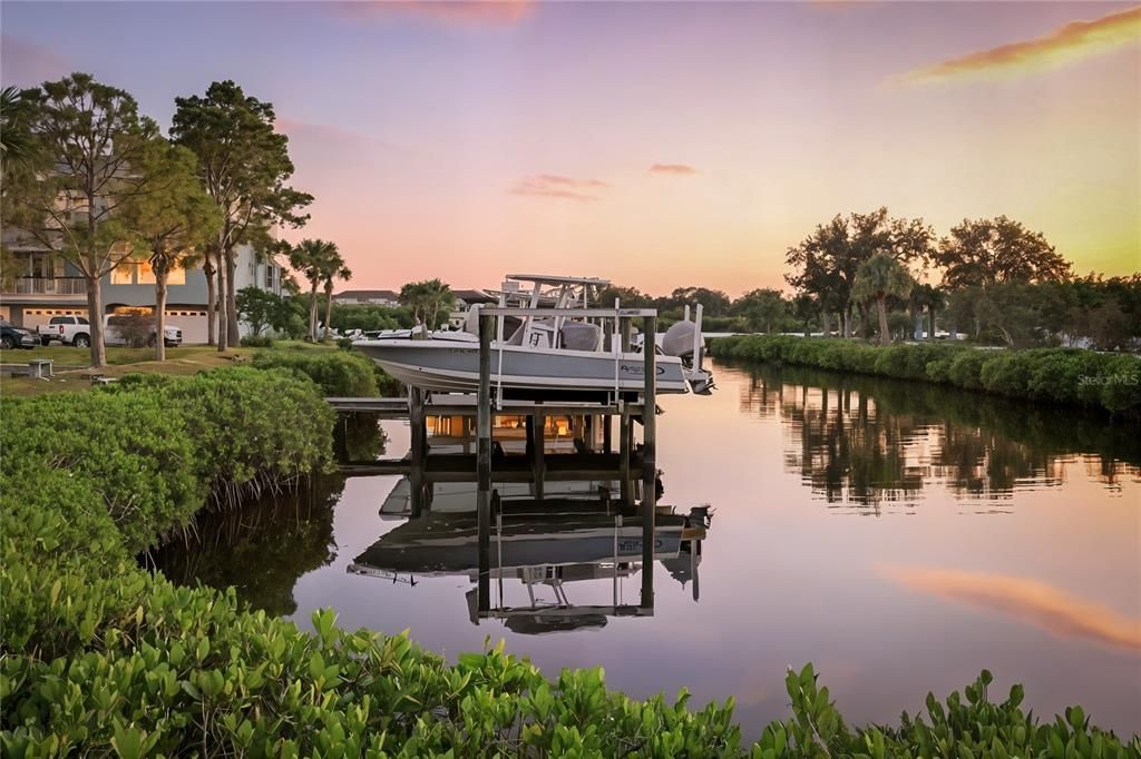 For Sale: $749,900 (3 beds, 3 baths, 2600 Square Feet)