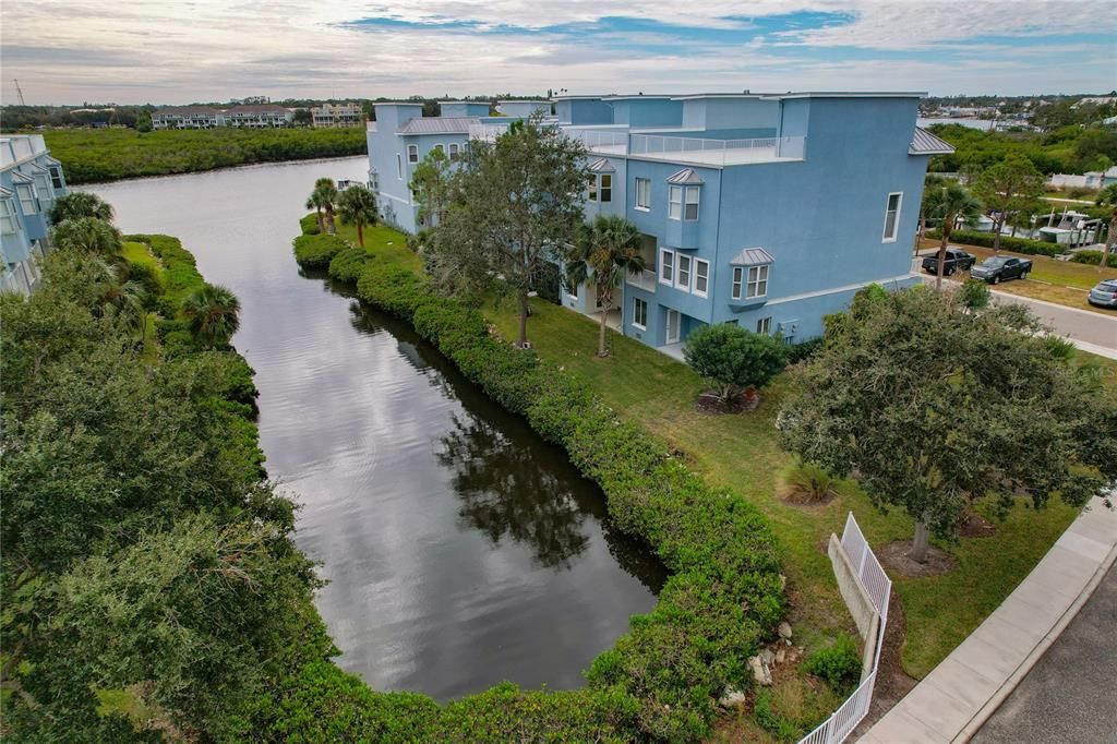 For Sale: $749,900 (3 beds, 3 baths, 2600 Square Feet)