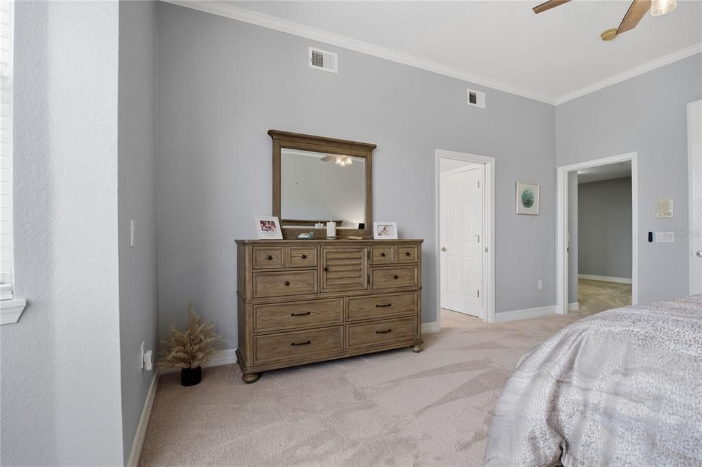 For Sale: $749,900 (3 beds, 3 baths, 2600 Square Feet)