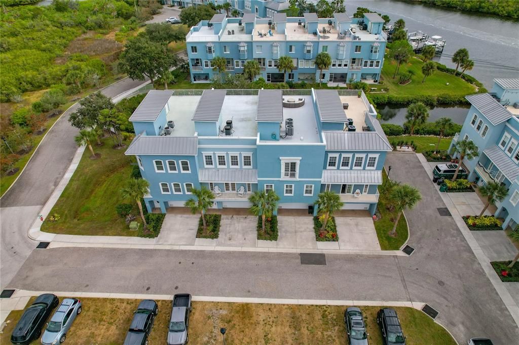 For Sale: $749,900 (3 beds, 3 baths, 2600 Square Feet)