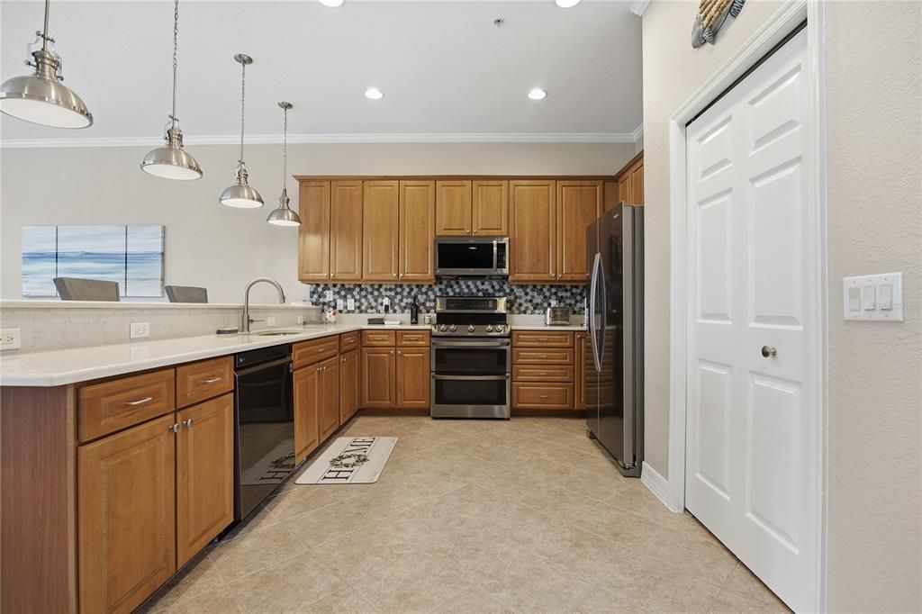 For Sale: $749,900 (3 beds, 3 baths, 2600 Square Feet)