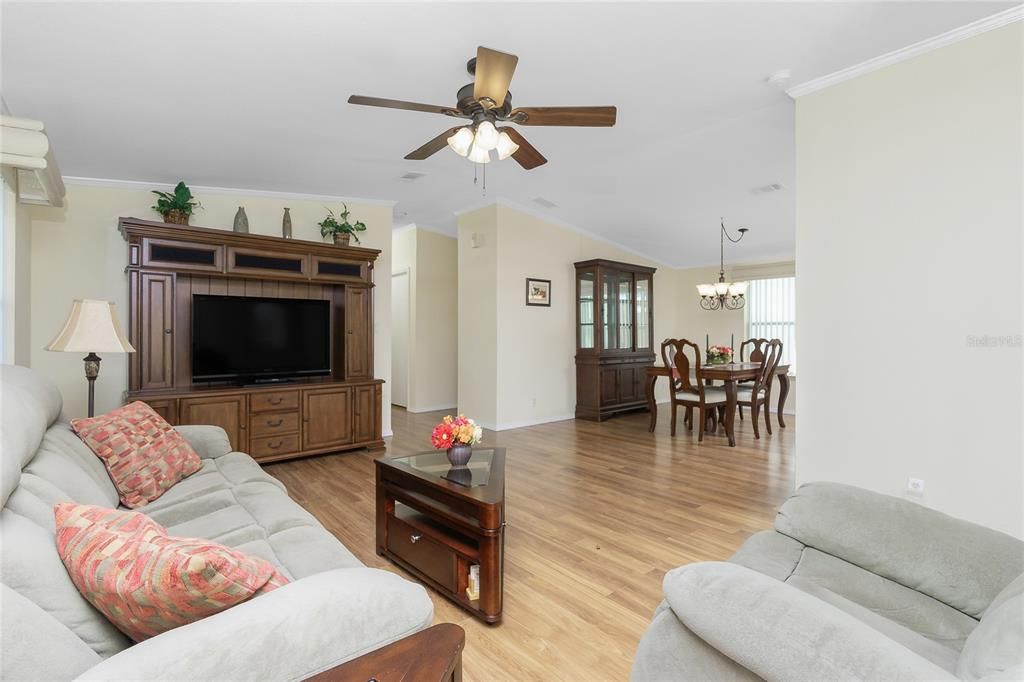 For Sale: $195,000 (2 beds, 2 baths, 1389 Square Feet)