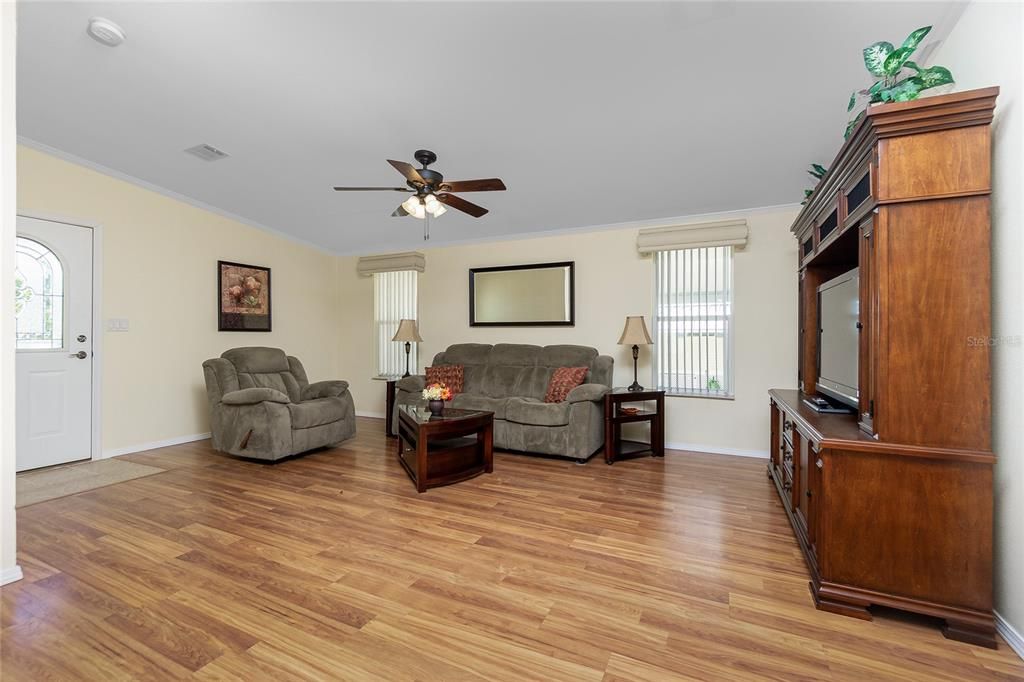 For Sale: $195,000 (2 beds, 2 baths, 1389 Square Feet)